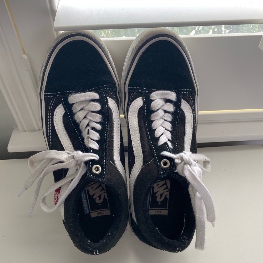 black vans women’s 8